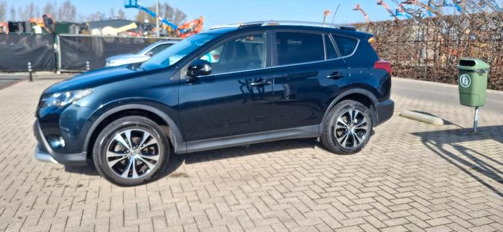 Te koop Toyota Rav4 4WD, Autos, Toyota, Particulier, Rav4, 4x4, ABS, Caméra de recul, Airbags, Air conditionné, Bluetooth, Ordinateur de bord