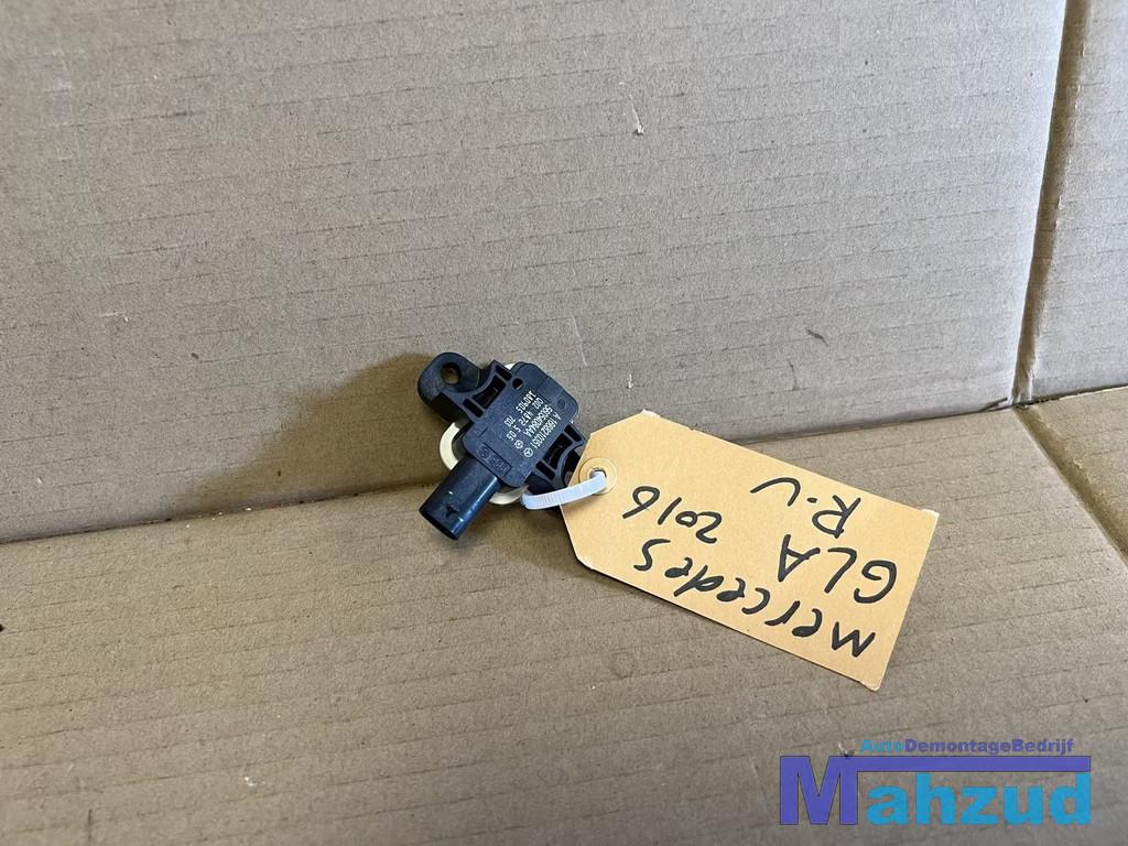 MERCEDES GLA X156 Rechts voor crash airbag sensor A166821035, Mercedes-Benz AG, Mercedes-Benz, Utilisé, Mercedesstrasse 120
70372  Stuttgart, DE
