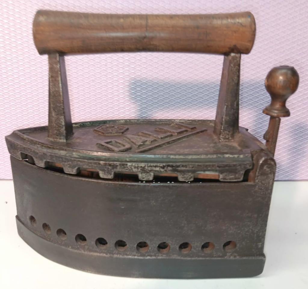 Antieke Dalli strijkijzer., Antiek en Kunst, Ophalen of Verzenden