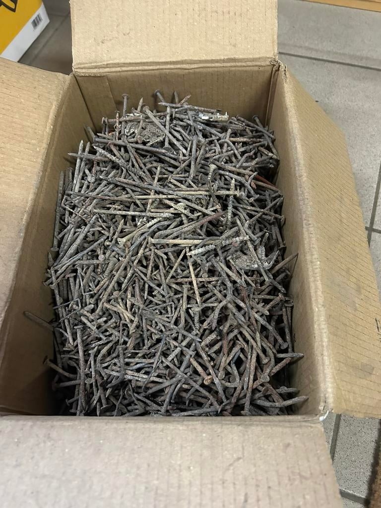 Oud ijzer (nagels uit paletten) - GERESERVEERD, Ophalen, Zo goed als nieuw