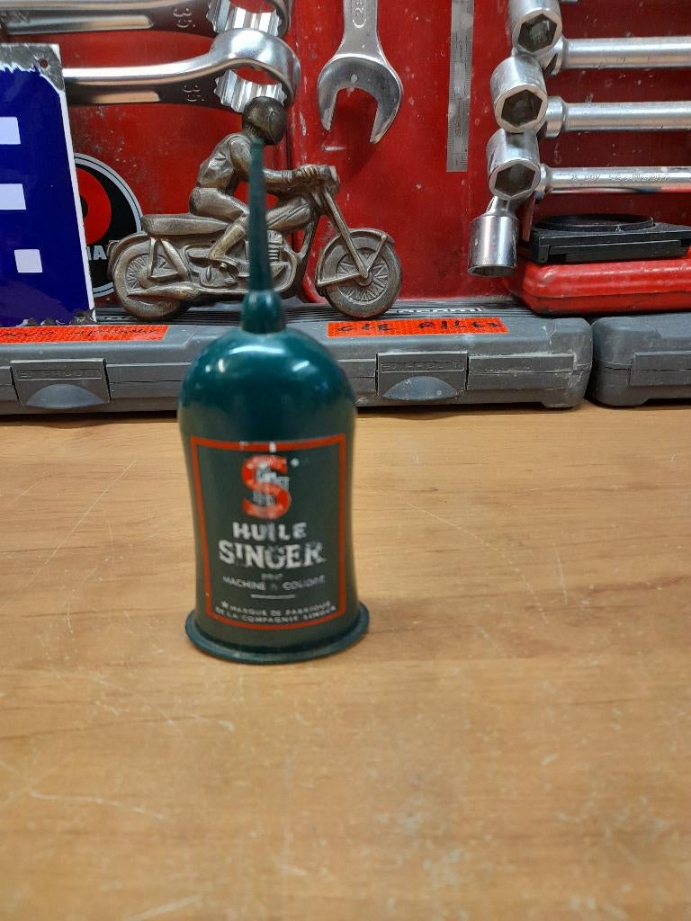 Oude Singer-naaimachine met volle oliekan, Antiek en Kunst, Antiek | Naaimachines, Verzenden
