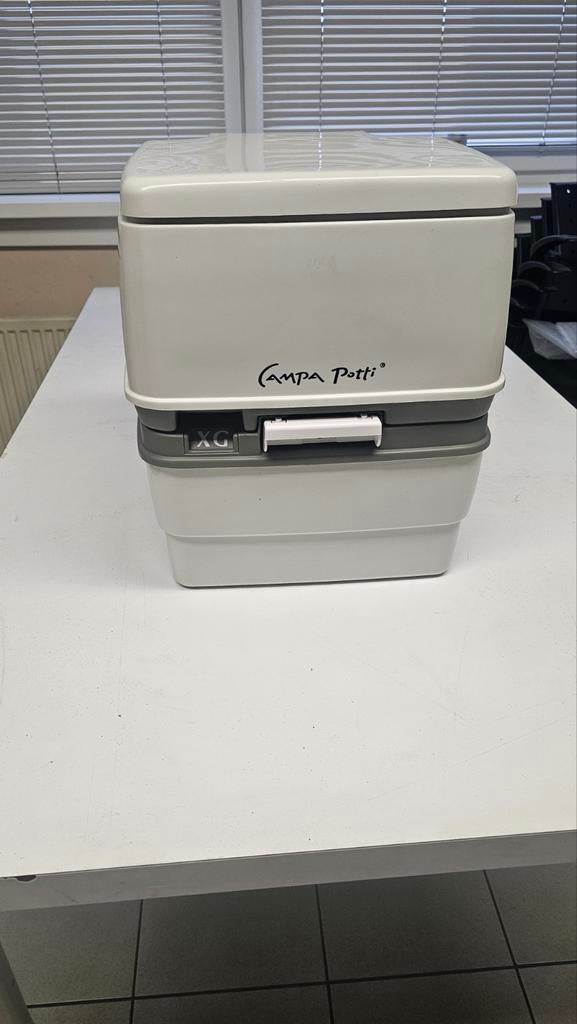 Porta Potti + Tapis de sol, Caravanes & Camping, Enlèvement