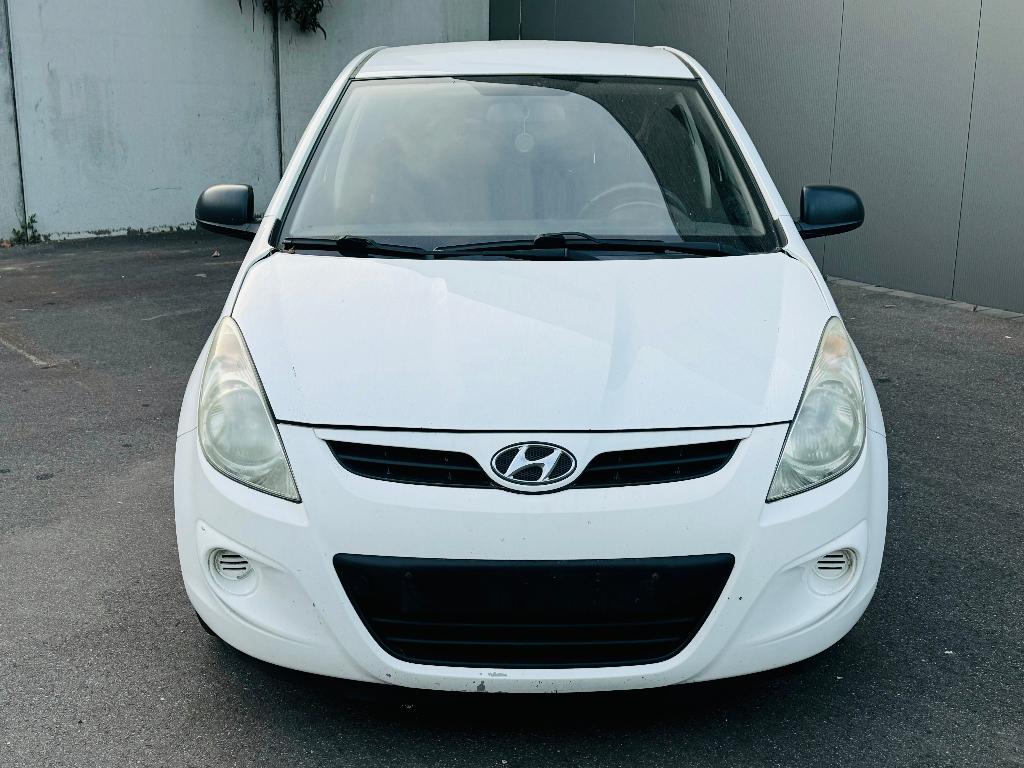 hyundai i20 1.2benzine airco 5deurs euro5 2011, Auto's, Hyundai, Euro 5, Stof, Zwart, 4 cilinders