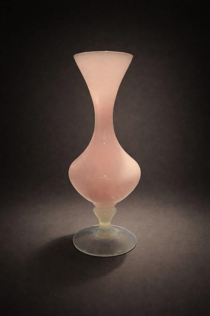 Vintage opaline soliflora vaas, Antiek en Kunst, Antiek | Vazen, Ophalen of Verzenden