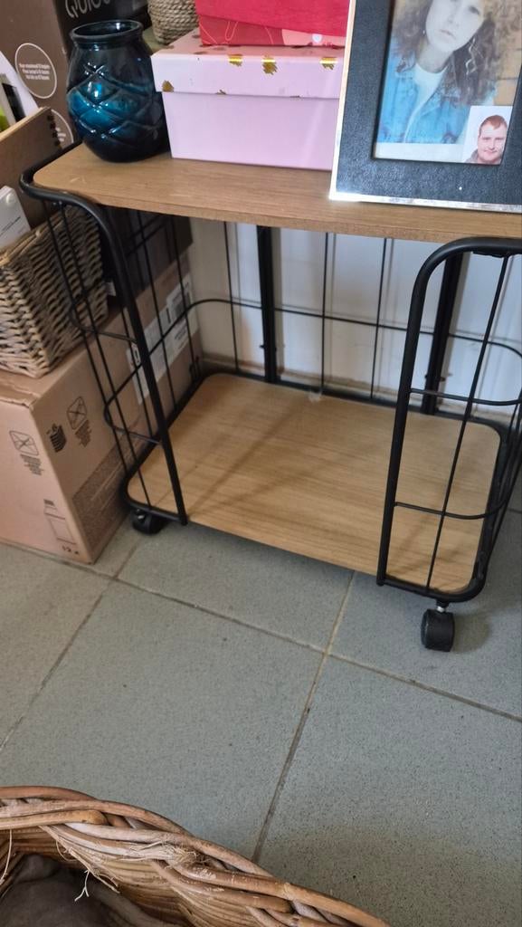 Bijzet tafeltje, Enlèvement