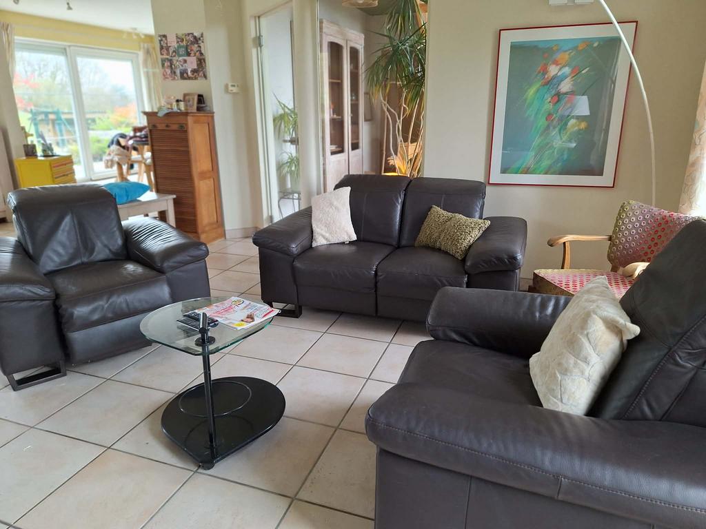 Salon cuir avec un canapé deux places et deux fauteuils ., Maison & Meubles, Canapés | Sofas & Chaises Longues, Utilisé, Deux personnes