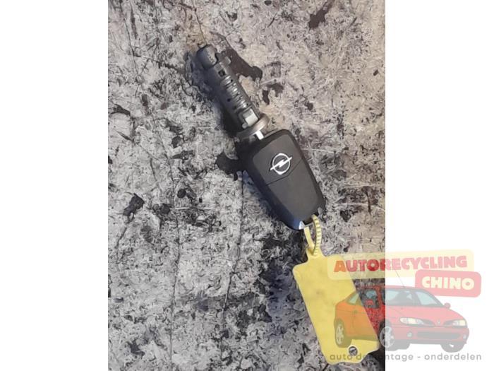 Kontaktslot + Sleutel van een Opel Vectra, Auto-onderdelen, Gebruikt, -, -, Opel