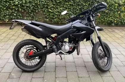 Derbi senda xtreme 50cc, Fietsen en Brommers, Brommers | Derbi, Zo goed als nieuw, Ophalen