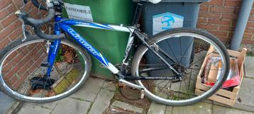 Koersfiets beschikbaar voor biedingen