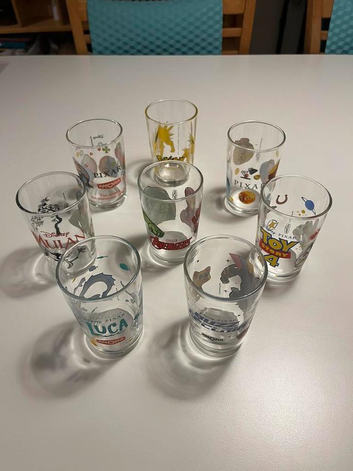 8 kinderglaasjes van Disney en Pixar, Collections, Verres & Petits Verres, Comme neuf, Verre à eau, Enlèvement