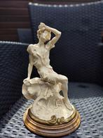 Belle statue Capodimonte, jeune homme avec faucille, Antiek en Kunst, Ophalen