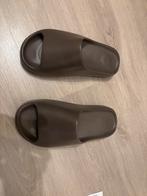 Yeezy slide, Kleding | Heren, Schoenen, Slippers, Bruin, Nieuw, Ophalen of Verzenden