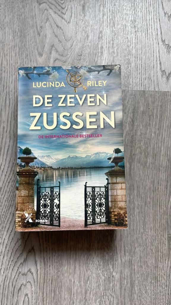 Lucinda Riley - De zeven zussen, Boeken, Literatuur, Zo goed als nieuw, Ophalen of Verzenden