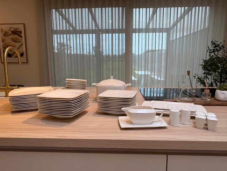 Servies set – 12 personen (Sevenly Fine Bone elegant), Huis en Inrichting, Keuken | Servies, Zo goed als nieuw, Bord(en), Porselein