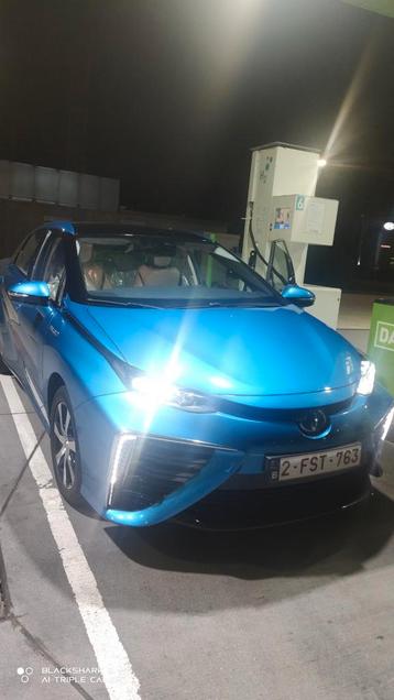 TOYOTA MIRAI BLUE 1200 KM