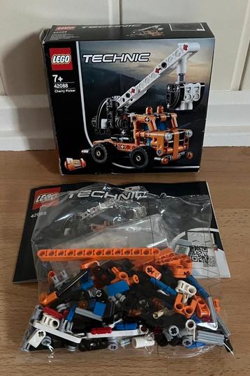 Lego Technic Hoogwerker 42088 Compleet met doos + instructie beschikbaar voor biedingen