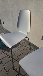 4 witte stoelen, Ophalen