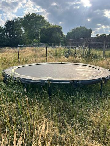 Trampoline beschikbaar voor biedingen
