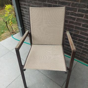 Tuinstoel beschikbaar voor biedingen