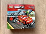 Lego Juniors Cars 10730 Bliksem McQueen snelle lanceerder, Ophalen of Verzenden, Zo goed als nieuw, Complete set, Lego