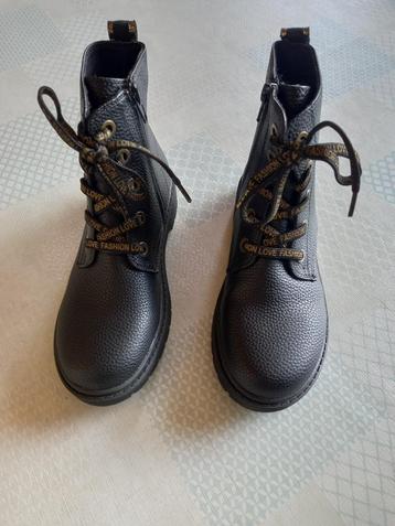 Meisjesbottines beschikbaar voor biedingen