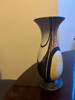 Vase signé