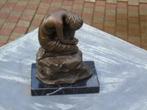 Vrouw geknield op een rots in brons, gesigneerd., Antiek en Kunst, Ophalen, Brons