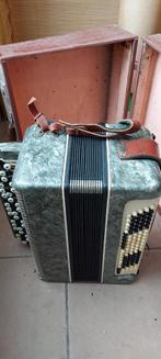 Antieke Accordeon met doos. Accordéon antique avec boite, Muziek en Instrumenten, Ophalen of Verzenden, Zo goed als nieuw