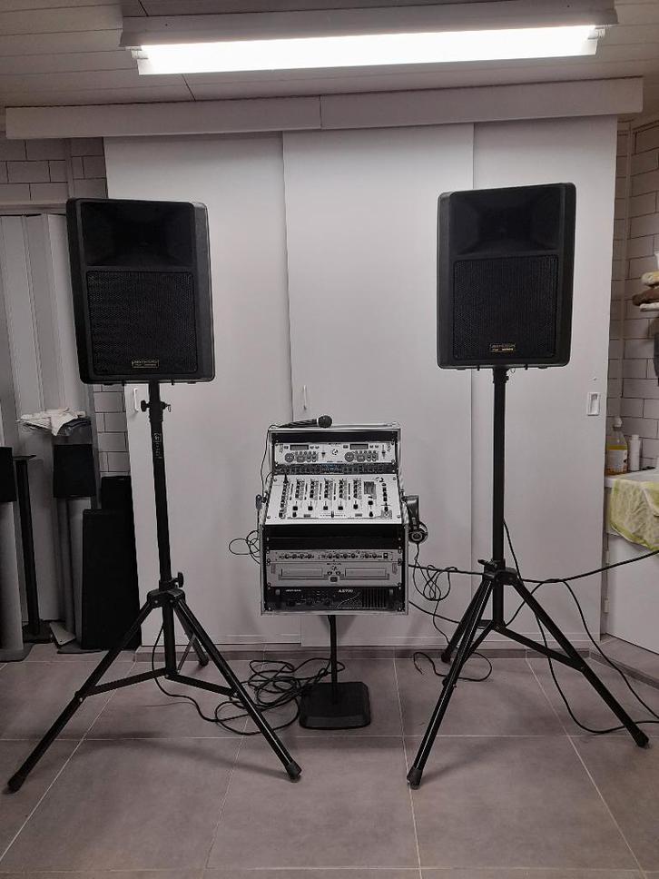 volledige discobar alles apart te koop/beluisteren, Muziek en Instrumenten, Dj-sets en Draaitafels, Zo goed als nieuw, Dj-set