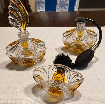 Antiek parfum setje beschikbaar voor biedingen
