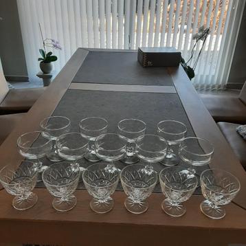 Glazen kommetjes in perfecte staat te koop beschikbaar voor biedingen