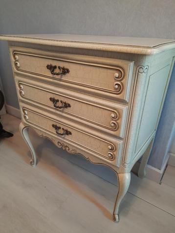 Commode blanche - style ancien