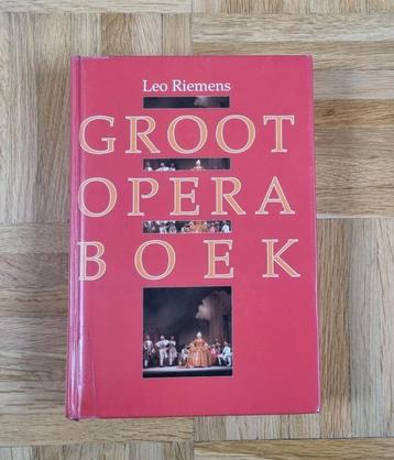 Groot operaboek, ultiem naslagwerk van Leo Riemens