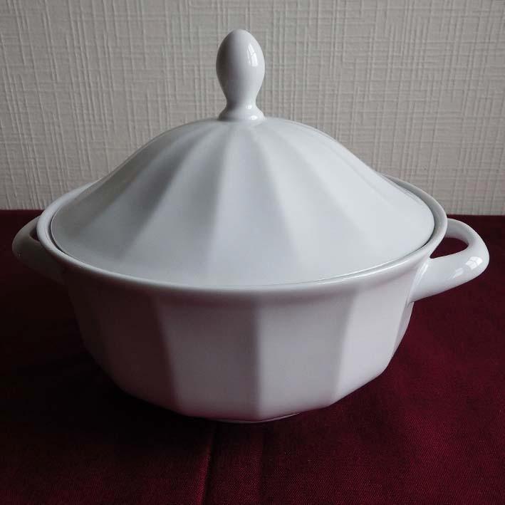 Wit Porseleinen Serveerkom met Deksel., Huis en Inrichting, Keuken | Servies, Nieuw, Porselein, Ophalen of Verzenden