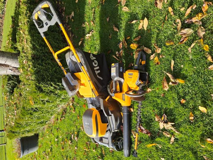 Stiga grasmaaier + bladblazer + hegge trimmer
+ accu, Tuin en Terras, Grasmaaiers, Zo goed als nieuw, Ophalen
