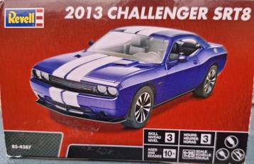 Revell 2013 challenger SRT8  1/25  plastic kit beschikbaar voor biedingen