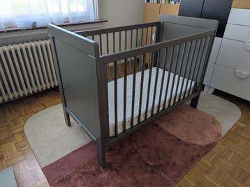 Kinderbedje incl. matrasje en overtrek beschikbaar voor biedingen