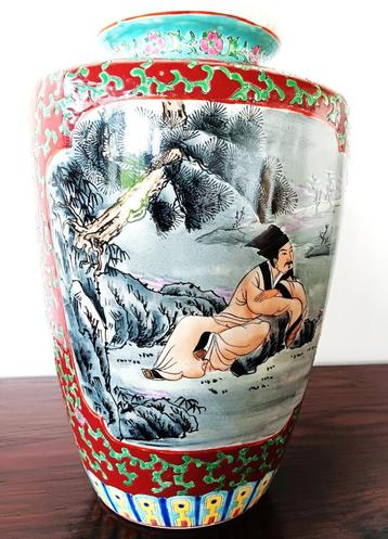 2 antieke Japanse vazen beschikbaar voor biedingen