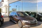 SKODA SUPERB SW-1.6CR TDI GREEN LINE-CAMERA-AC-APP CONNECT, Auto's, Stof, Euro 6, Bruin, Emergency brake assist