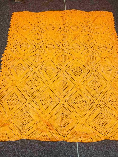 Knaloranje gehaakte Granny / sprei 215/187, Huis en Inrichting, Woonaccessoires | Plaids en Woondekens, Zo goed als nieuw, Ophalen of Verzenden