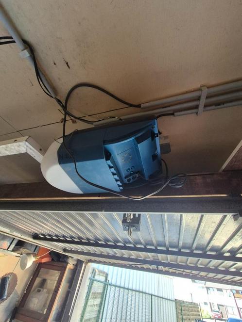 Gezocht, iemand die garage poort kan voorzien van een motor, Doe-het-zelf en Bouw, Overige Doe-Het-Zelf en Bouw, Ophalen
