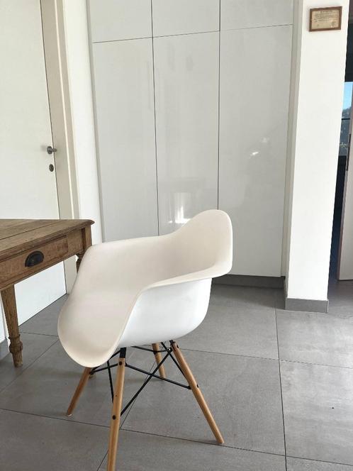 Eames kuipstoelen wit / 6 stuks replica's, Huis en Inrichting, Stoelen, Gebruikt, Vijf, Zes of meer stoelen, Hout, Kunststof, Metaal
