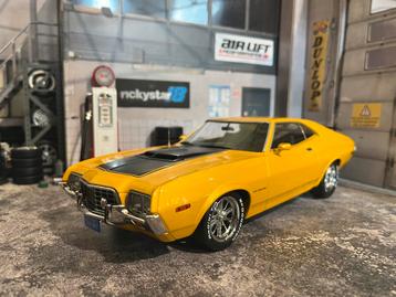 1:18 Ford Gran Torino - nieuw in de doos beschikbaar voor biedingen