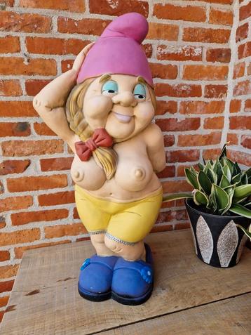 Grote erotische tuinkabouter vrouw beschikbaar voor biedingen