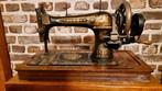 Antieke tafel naaimachine uit 1864 - 1931, met zwengel., Antiquités & Art, Antiquités | Machines à coudre, Enlèvement