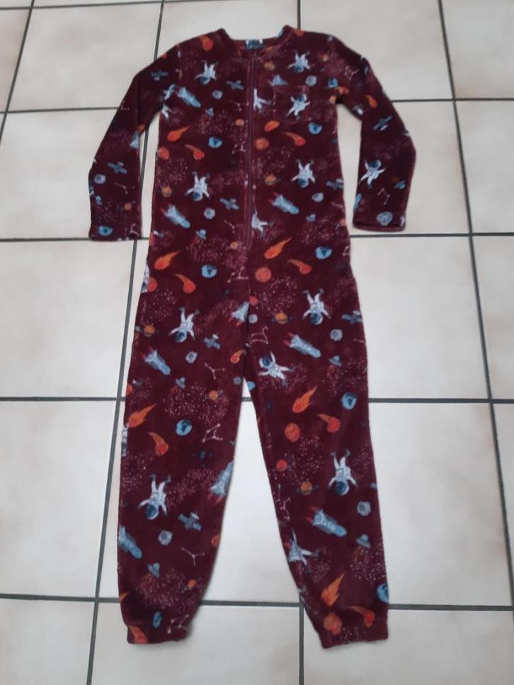 Pyjama Onésie garçon " Espace" bordeaux T140 ou 9/10A TBon!, Enfants & Bébés, Vêtements enfant | Taille 140, Utilisé, Garçon, Vêtements de nuit ou Sous-vêtements