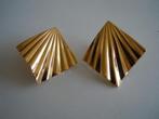 Vintage Trifari goudkleurige clip oorbellen, Verzenden, Zo goed als nieuw, Goud, Overige materialen