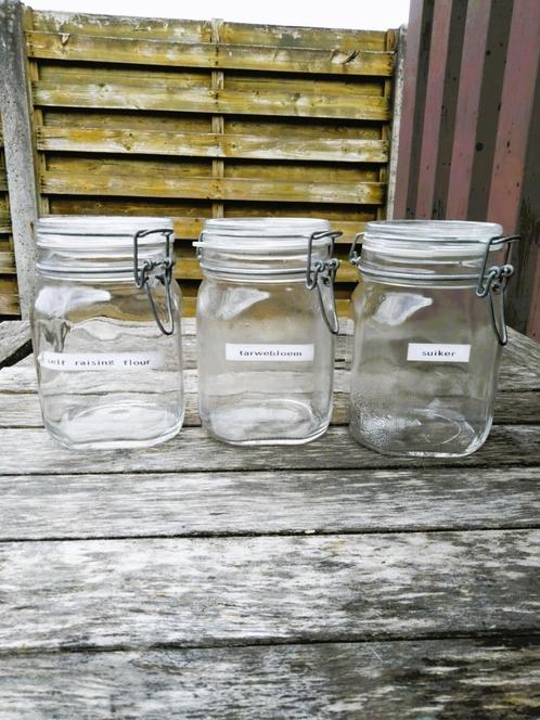 Vintage vierkante glazen voorraadpot met beugelsluiting – lu, Huis en Inrichting, Keuken | Potten en Pannen, Ophalen of Verzenden