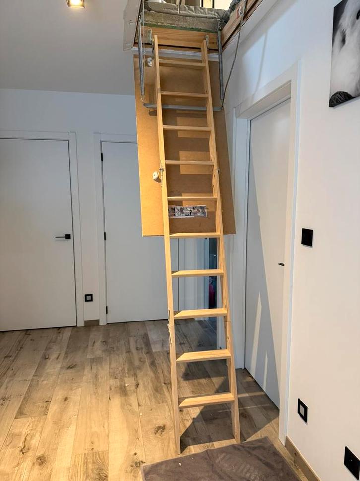 Inklapbaar zolderluik, Doe-het-zelf en Bouw, Ladders en Trappen, Zo goed als nieuw, Trap, Ophalen