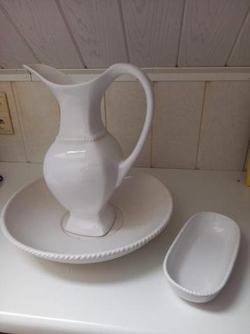 Lampetset : waskom, waterkan en zeepbakje beschikbaar voor biedingen